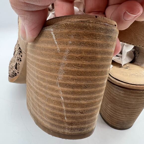 VINCE CAMUTO Women's 8M Keannie Tipsy Taupe Soft Tumbled Nubuck Strappy Sandals - Picture 5 of 9